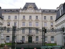 The entrance to the Lycée Descartes in Tours. A photo of the Lycée Descartes in Tours.